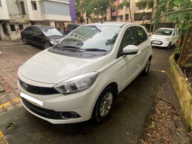 https://images10.gaadi.com/usedcar_image/4113875/original/processed_6dcccb09-8534-4272-9591-393f86762b55.jpeg?imwidth=6400