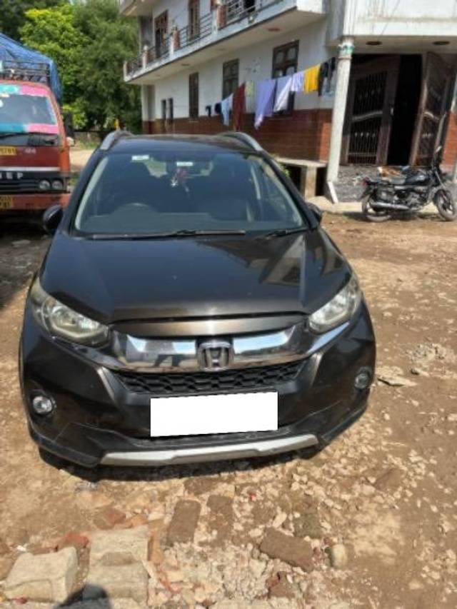 https://images10.gaadi.com/usedcar_image/4113904/original/processed_6d3c2630-3fd4-4f9e-bcd3-c24632960f9b.jpg?imwidth=6400