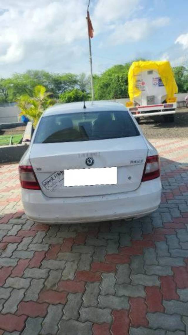 https://images10.gaadi.com/usedcar_image/4113962/original/processed_08b1ad1f-eba6-4bdd-8c8d-35b316cb5379.jpg?imwidth=6402