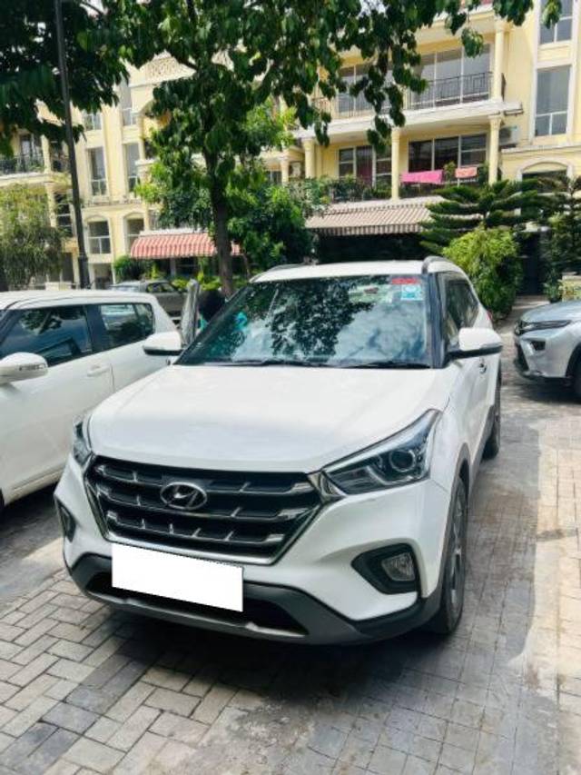 https://images10.gaadi.com/usedcar_image/4113977/original/processed_fc35e277-8753-4402-9bfc-ff22d17ce738.jpg?imwidth=6402