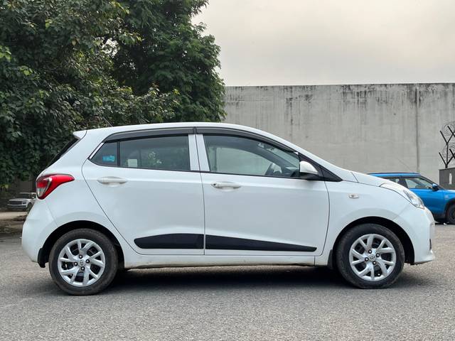 https://images10.gaadi.com/usedcar_image/4114109/original/174c40cbf38ab72f66db878a3002789b.jpg?imwidth=6401