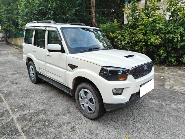 https://images10.gaadi.com/usedcar_image/4114214/original/processed_c57157e09b5788cb3a19fa06a718cf51.jpg?imwidth=6400