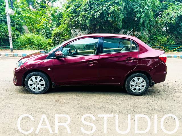 https://images10.gaadi.com/usedcar_image/4114268/original/68b97e888683f9b6b4671be243871022.jpg?imwidth=6402