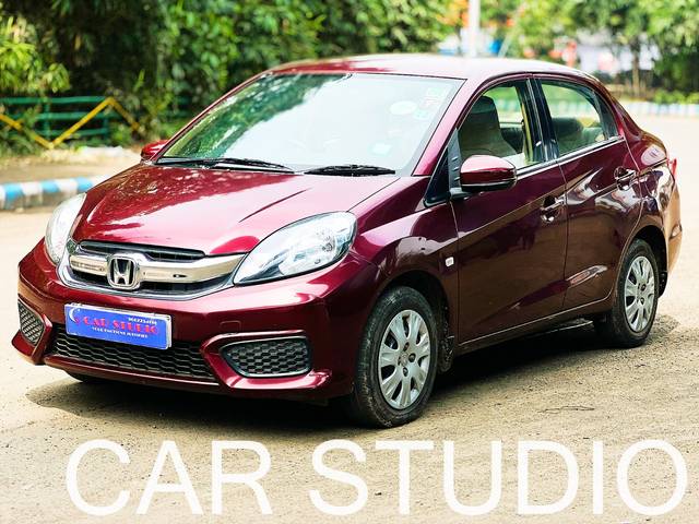 https://images10.gaadi.com/usedcar_image/4114268/original/e3bb8667dab3717f5451f937b6448263.jpg?imwidth=6400