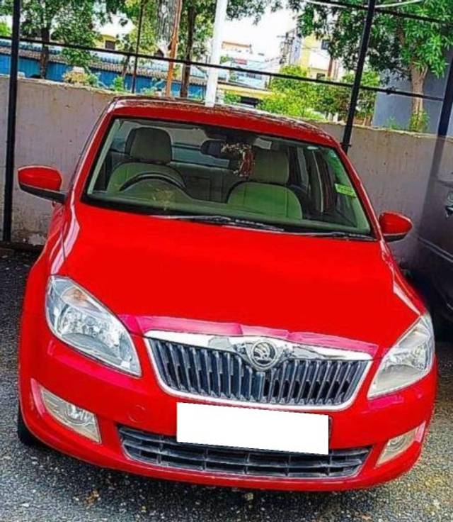 https://images10.gaadi.com/usedcar_image/4114273/original/processed_0c79bd54-45b4-4efb-9240-3f9fbb2b452e.jpg?imwidth=6400