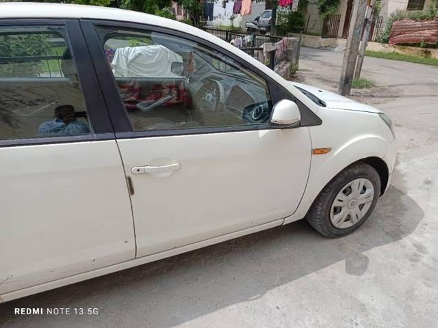 https://images10.gaadi.com/usedcar_image/4114417/original/processed_accc5672-10f3-4d20-978a-481bbc06859a.jpg?imwidth=6401