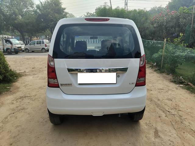 https://images10.gaadi.com/usedcar_image/4114441/original/processed_f06678bb2c4e265b3ea2a2b917282a60.jpg?imwidth=6401