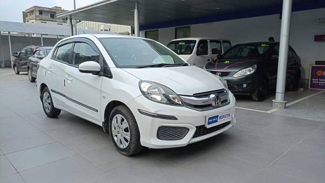 https://images10.gaadi.com/usedcar_image/4114461/original/processed_fe09c929aee5b4ade40c013582ac087a.jpeg?imwidth=6400