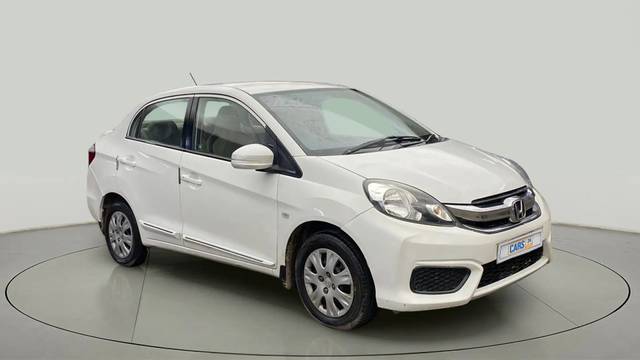 https://images10.gaadi.com/usedcar_image/4114647/original/2ae187cc3eea7bf0e2015b69a743cce5.jpg?imwidth=6400