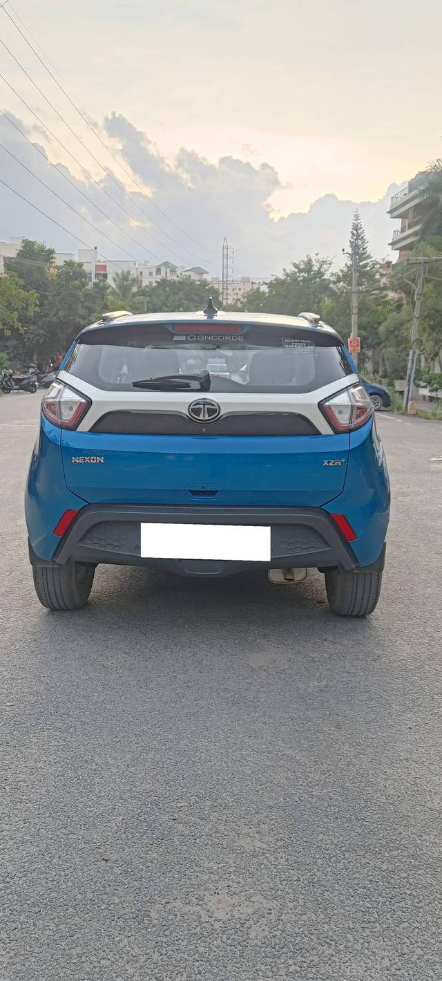 https://images10.gaadi.com/usedcar_image/4114681/original/processed_de4908e5274e8b690e2c3a20b05ca17b.jpg?imwidth=6402