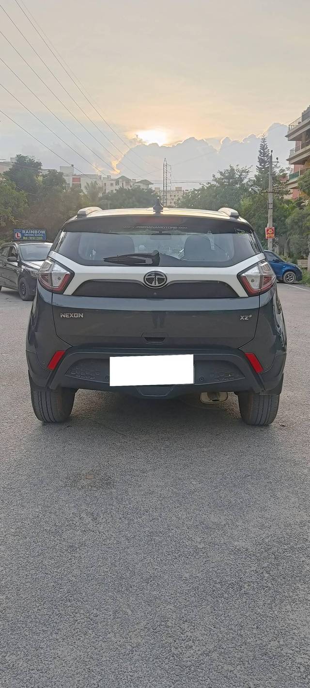 https://images10.gaadi.com/usedcar_image/4114690/original/processed_ef650834520f5d8354187a86b802fabc.jpg?imwidth=6402