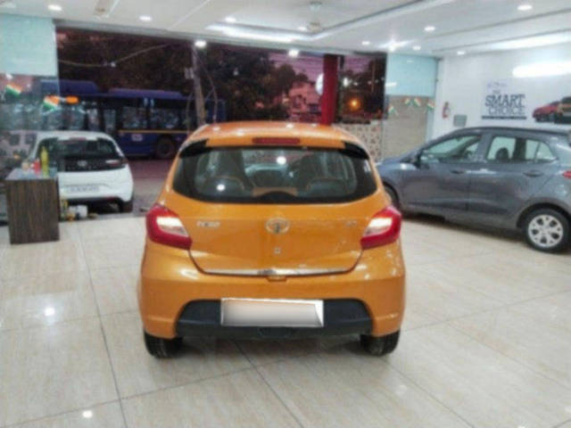 https://images10.gaadi.com/usedcar_image/4114692/original/processed_19b76d2c878ee6d1178eada1d5d2e62d.png?imwidth=6402