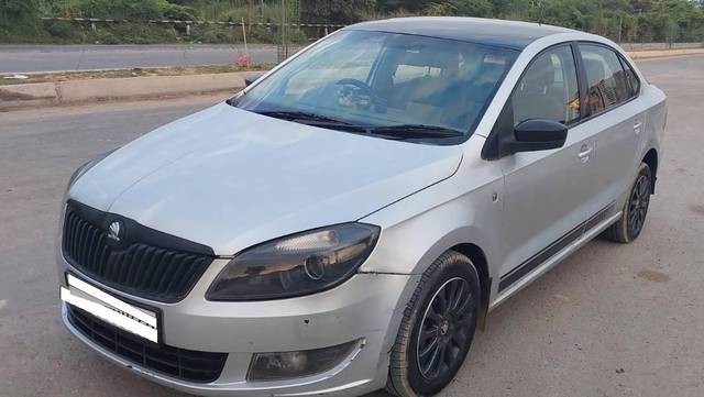 https://images10.gaadi.com/usedcar_image/4114722/original/processed_0ea052a5-d5db-47f0-9803-b8865cf92535.jpg?imwidth=6401