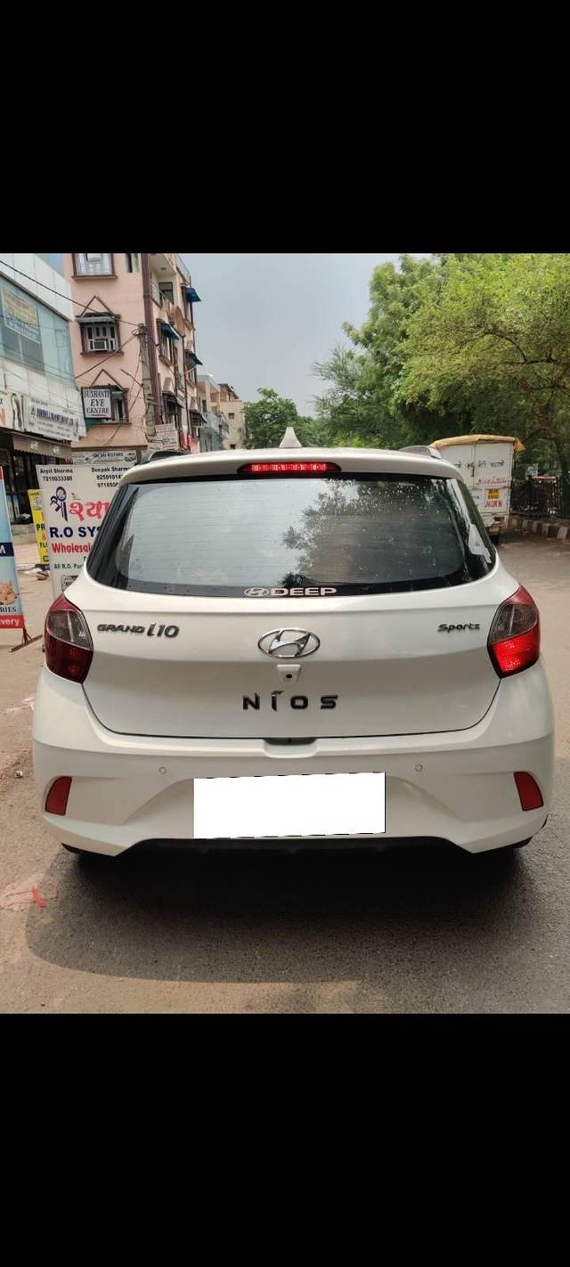 https://images10.gaadi.com/usedcar_image/4114736/original/processed_31738f48e78f433cda75bb13bc070415.jpg?imwidth=6401