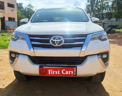 Toyota Fortuner 2.8 4WD MT