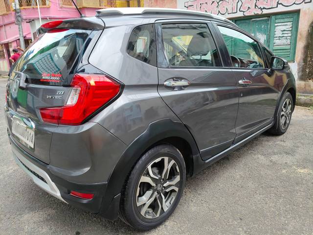 https://images10.gaadi.com/usedcar_image/4114830/original/processed_735979642e878939d0e98d89b53d1999.jpg?imwidth=6402