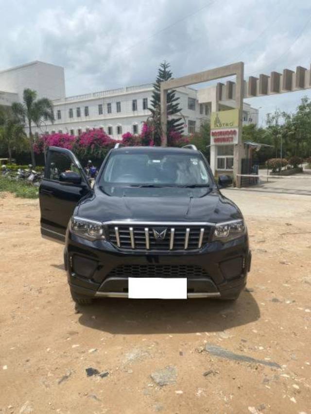 https://images10.gaadi.com/usedcar_image/4114851/original/processed_1165aa5f-9fbd-48de-a8ca-98b928fffe7b.jpeg?imwidth=6402