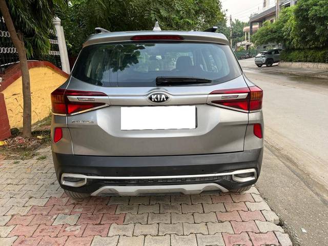 https://images10.gaadi.com/usedcar_image/4114922/original/processed_b4947b0c421f94a5e5241cbc54c18c6b.jpg?imwidth=6402