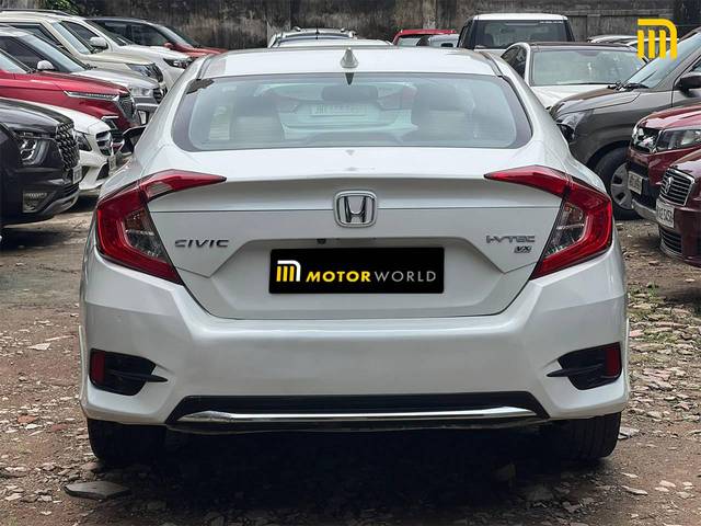 https://images10.gaadi.com/usedcar_image/4115045/original/processed_c433234b69c700f58359b5aabbe529ad.jpg?imwidth=6401