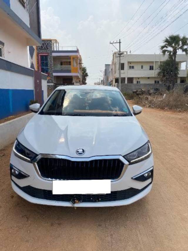 https://images10.gaadi.com/usedcar_image/4115190/original/processed_fb601748-2437-4acc-935b-8a6d43df875e.JPG?imwidth=6402