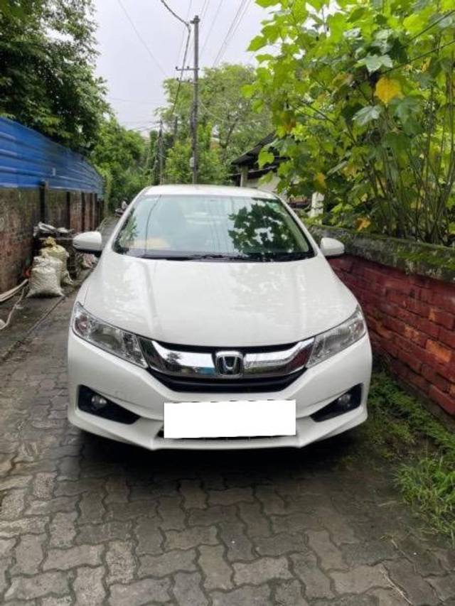 https://images10.gaadi.com/usedcar_image/4115242/original/processed_005cb187-309a-4593-ae81-62aca802b791.jpeg?imwidth=6400