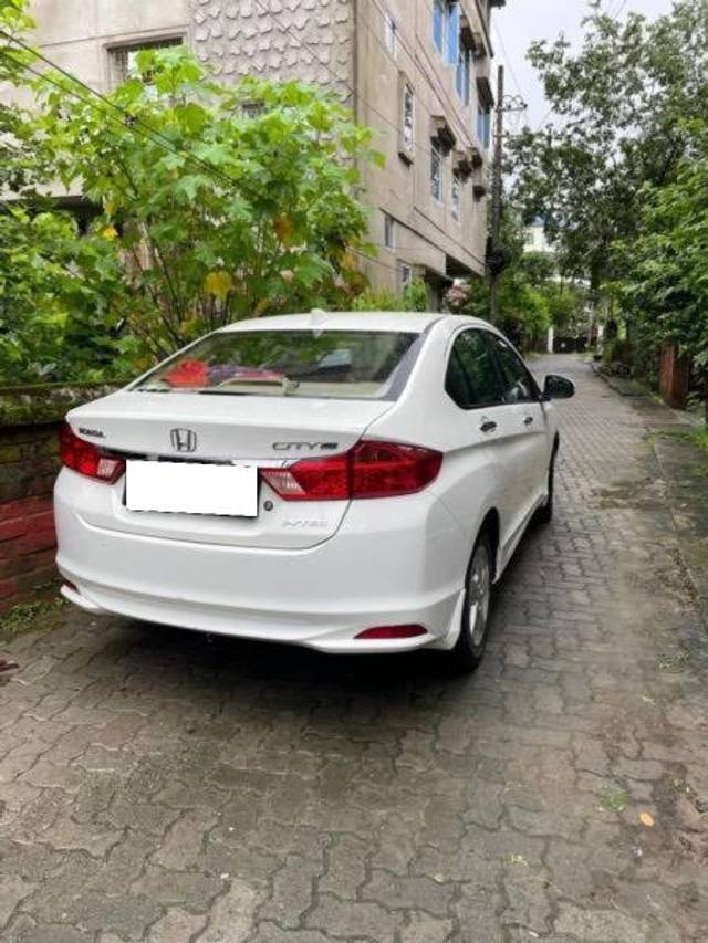 https://images10.gaadi.com/usedcar_image/4115287/original/processed_08b818a2-21e6-42b3-a90f-94bcb3d2d80e.jpeg?imwidth=6402