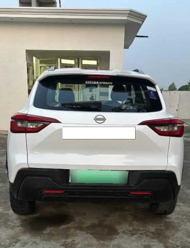 https://images10.gaadi.com/usedcar_image/4115419/original/processed_80662b9c-b1e2-4f77-8941-a340ee11f824.jpg?imwidth=6401