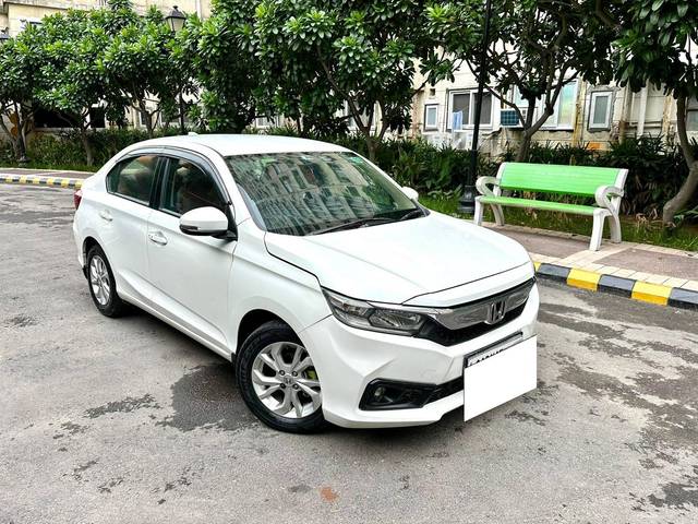 https://images10.gaadi.com/usedcar_image/4115568/original/processed_3557ee1f921929a788b3479c5afcd636.jpg?imwidth=6400