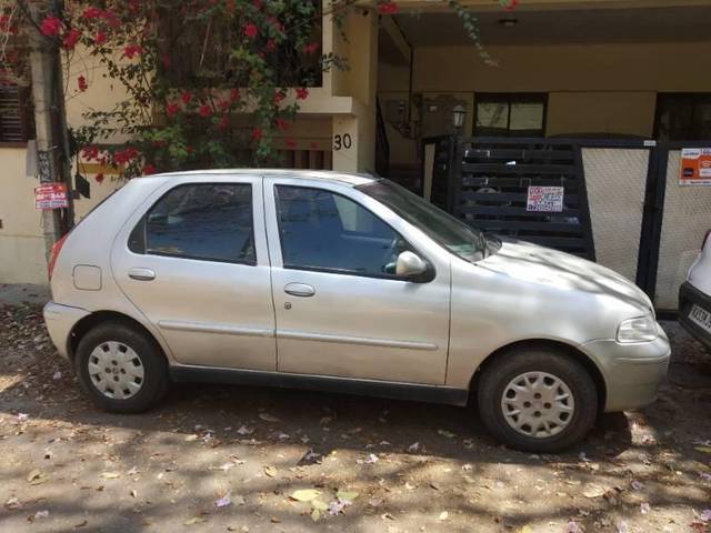 https://images10.gaadi.com/usedcar_image/4115679/original/processed_c4e90043-5c1d-4b07-b049-0ba5b80efda9.jpg?imwidth=6400