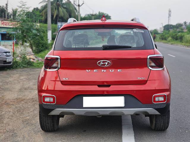 https://images10.gaadi.com/usedcar_image/4115870/original/processed_f78540193e8c704766c151954ef3a8b5.jpg?imwidth=6402