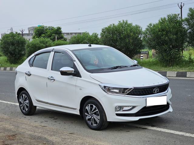 https://images10.gaadi.com/usedcar_image/4115900/original/processed_13193cd790c5eb9d4b75b17ba192f4b9.jpg?imwidth=6400