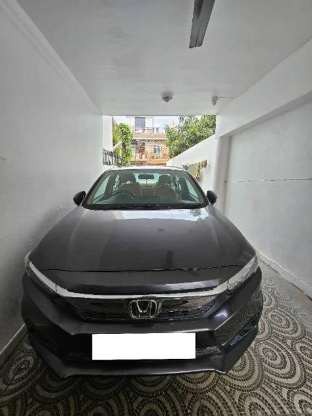 https://images10.gaadi.com/usedcar_image/4115989/original/processed_241f4fc0-d6a3-4212-8487-bead80493dd4.jpg?imwidth=6400