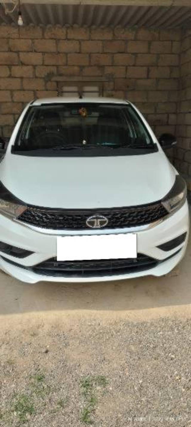 https://images10.gaadi.com/usedcar_image/4116064/original/processed_ec717b66-7b77-4f4f-a722-dac29f08f845.jpg?imwidth=6400