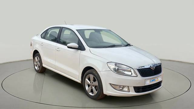 https://images10.gaadi.com/usedcar_image/4116166/original/da41fee0c48efadb8c5d3f04597f8c06.jpg?imwidth=6400