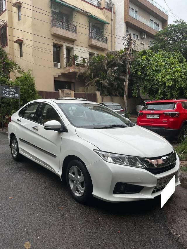 https://images10.gaadi.com/usedcar_image/4116348/original/processed_f6c1d34be8b8773b08492a6a3a17788c.jpg?imwidth=6400