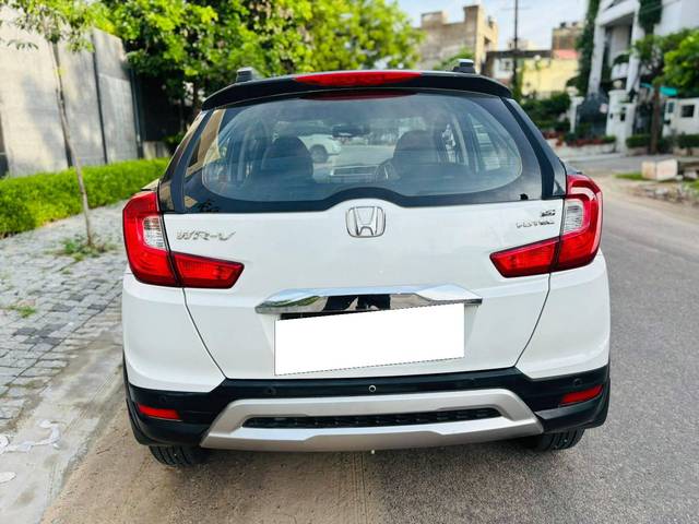 https://images10.gaadi.com/usedcar_image/4116427/original/processed_ed43685bd1314ced45ea5b8526e8743a.jpeg?imwidth=6401