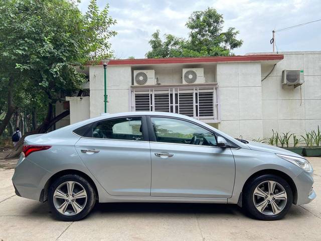 https://images10.gaadi.com/usedcar_image/4116602/original/processed_e44a6bd4f003a3e0359d66b4bd373b12.jpeg?imwidth=6401