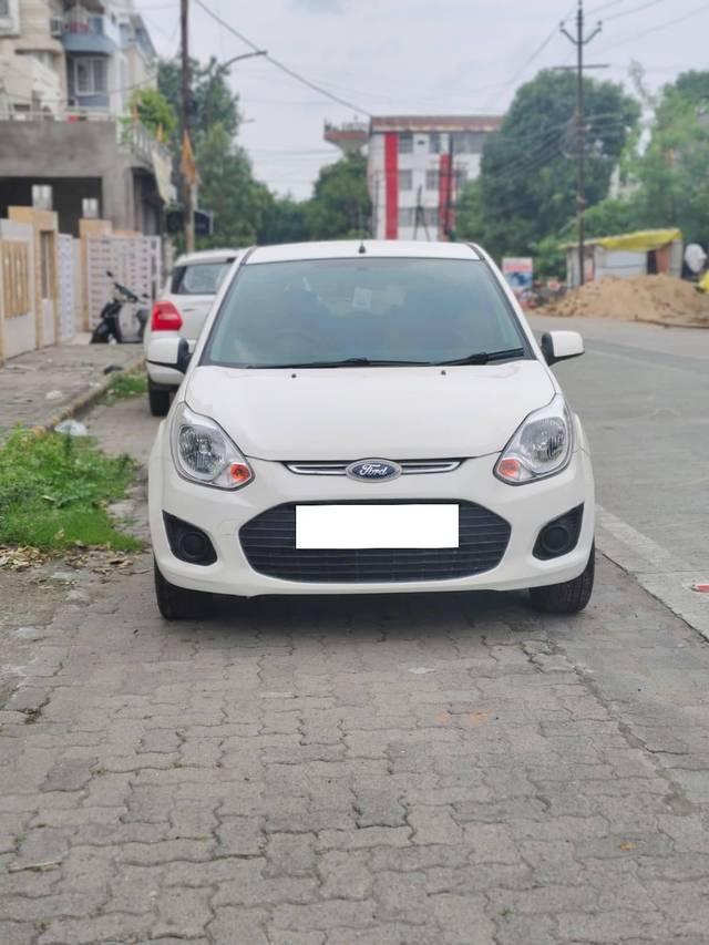 https://images10.gaadi.com/usedcar_image/4116728/original/processed_1c50c878b99fa3760aeb8c4b9203f6a1.jpg?imwidth=6402