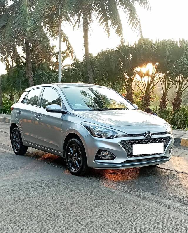 https://images10.gaadi.com/usedcar_image/4116810/original/processed_7d20f5a701e87a5ff126a5bb7f618791.jpg?imwidth=6400