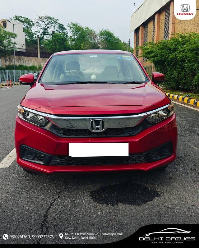 https://images10.gaadi.com/usedcar_image/4116835/original/processed_3ca559c72b6810f5fa8d51c360132eab.jpeg?imwidth=6400