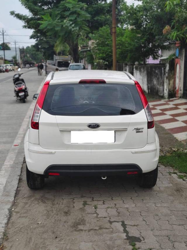 https://images10.gaadi.com/usedcar_image/4116850/original/processed_be1339bbb9260de29b48a5c76df61d76.jpg?imwidth=6401