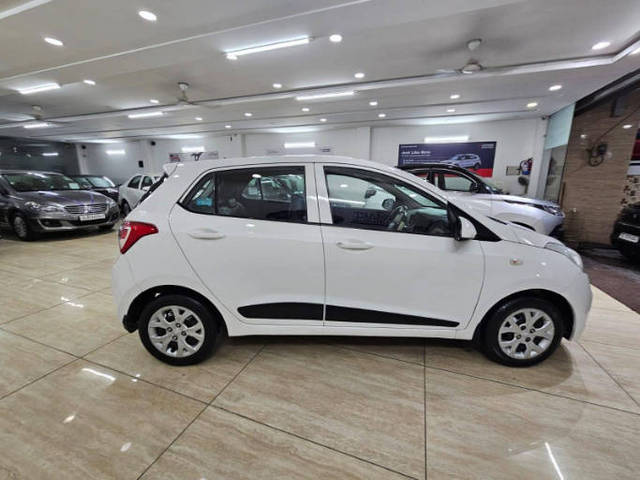 https://images10.gaadi.com/usedcar_image/4116971/original/processed_b1c53427c04ee67a9e346c5ef095a6a2.png?imwidth=6401