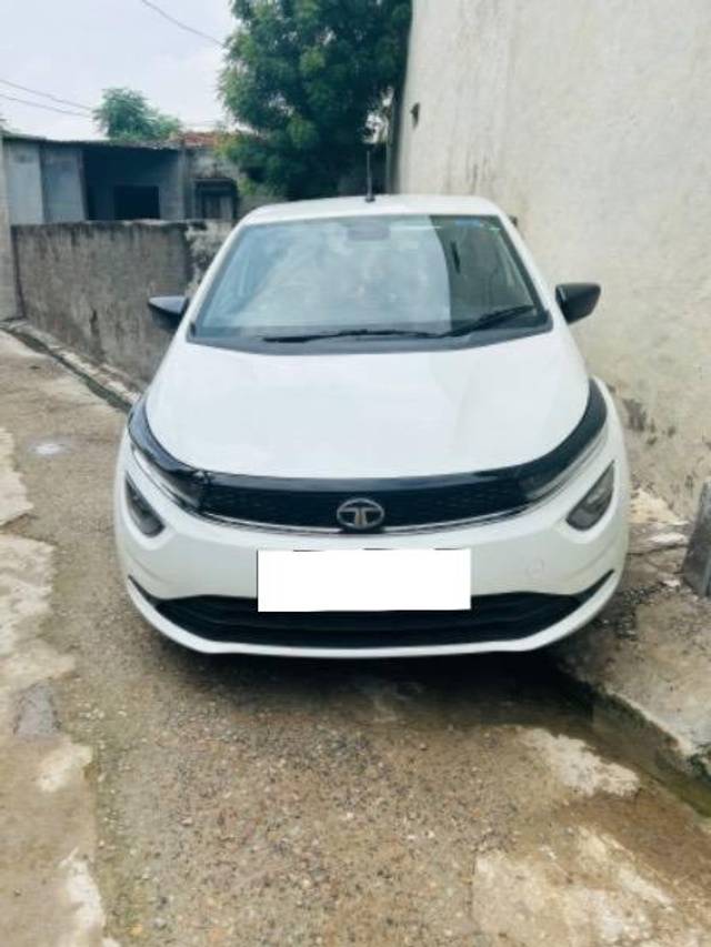 https://images10.gaadi.com/usedcar_image/4117076/original/processed_1c9d0d6e-7fd2-4b43-9e44-f93ed3fb8d1b.jpg?imwidth=6402