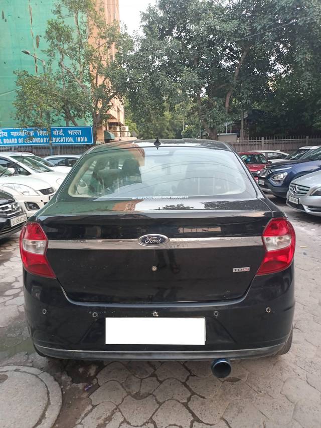 https://images10.gaadi.com/usedcar_image/4117230/original/processed_4ed7c3c2d51244e989cb284d38867957.jpg?imwidth=6402