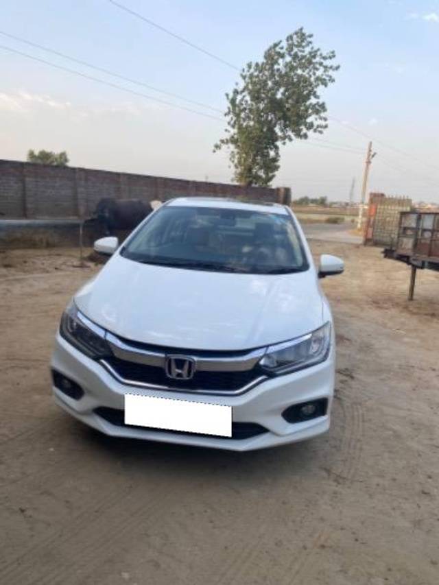 https://images10.gaadi.com/usedcar_image/4117300/original/processed_4bc8e00d-7acf-46d1-9eea-46a13fb91c36.jpeg?imwidth=6402