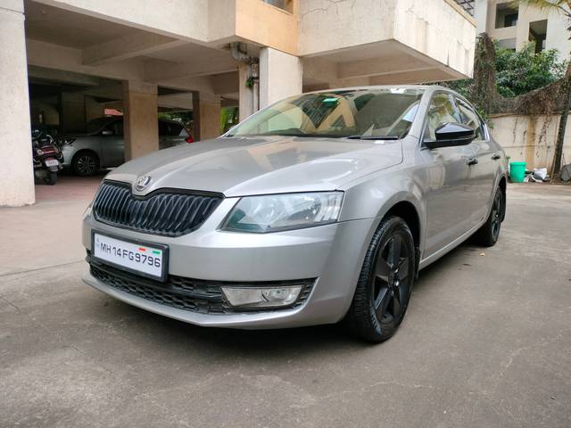 https://images10.gaadi.com/usedcar_image/4117385/original/27548c5b986f84eb6aa828e2d36c934f.jpg?imwidth=6401