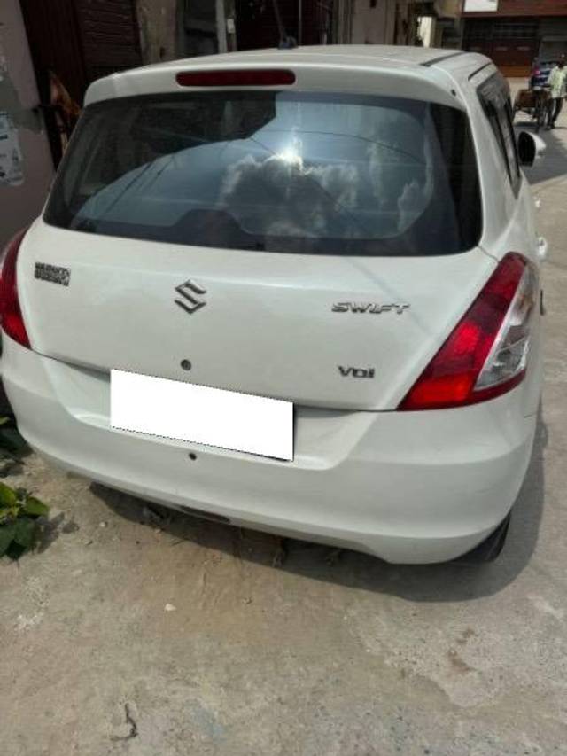 https://images10.gaadi.com/usedcar_image/4117479/original/processed_2ca76b37-2459-4229-a065-04273cc16dbb.jpg?imwidth=6401