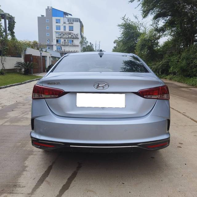 https://images10.gaadi.com/usedcar_image/4117702/original/processed_013e0b5cdd782bd4feba89729eb5c14c.jpg?imwidth=6401