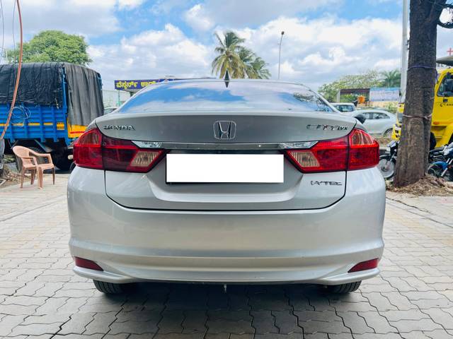 https://images10.gaadi.com/usedcar_image/4117901/original/processed_881328790f2832e221b898d1ab5a57ca.jpg?imwidth=6401