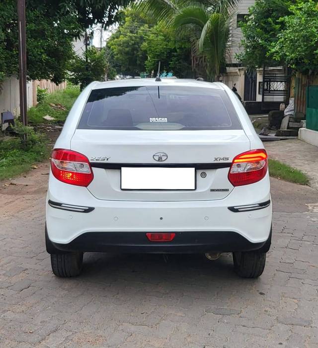 https://images10.gaadi.com/usedcar_image/4117913/original/processed_d4f9ab17321f436a5c10cacef26ecd9a.jpg?imwidth=6402